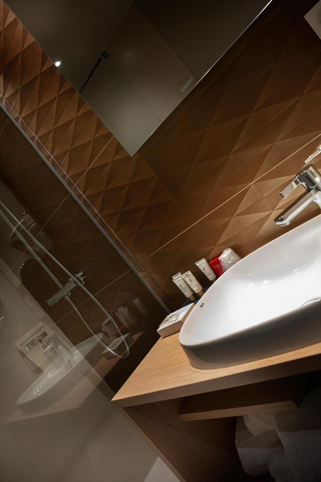 L'Aubiniere Hotel Restaurant & Spa Saint-Ouen-les-Vignes Bagian luar foto