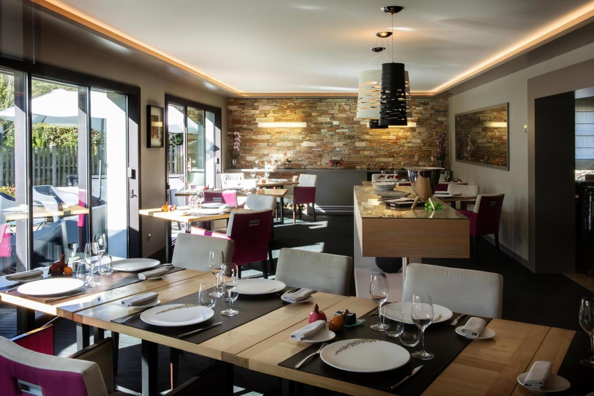 L'Aubiniere Hotel Restaurant & Spa Saint-Ouen-les-Vignes Bagian luar foto