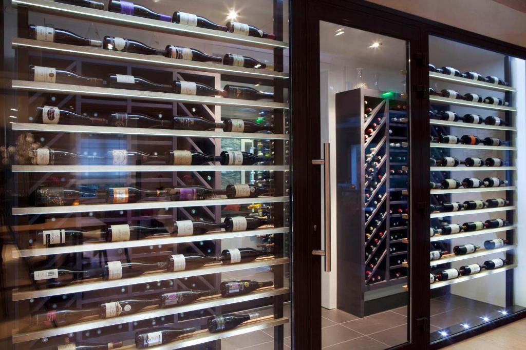 L'Aubiniere Hotel Restaurant & Spa Saint-Ouen-les-Vignes Bagian luar foto