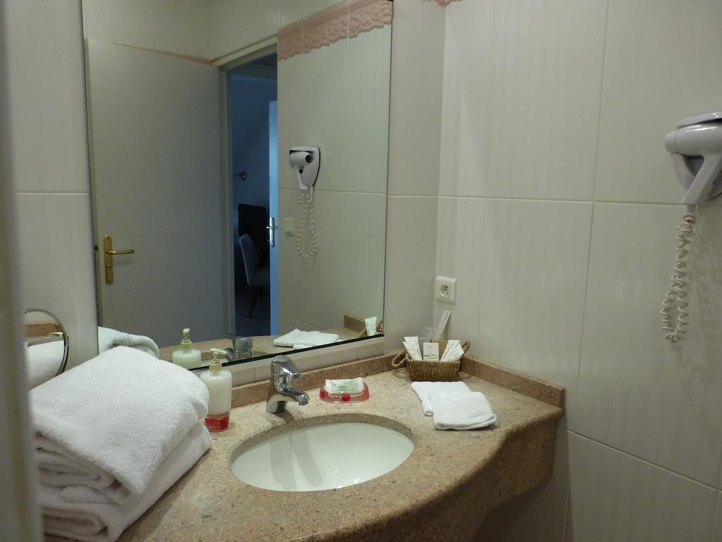 L'Aubiniere Hotel Restaurant & Spa Saint-Ouen-les-Vignes Ruang foto