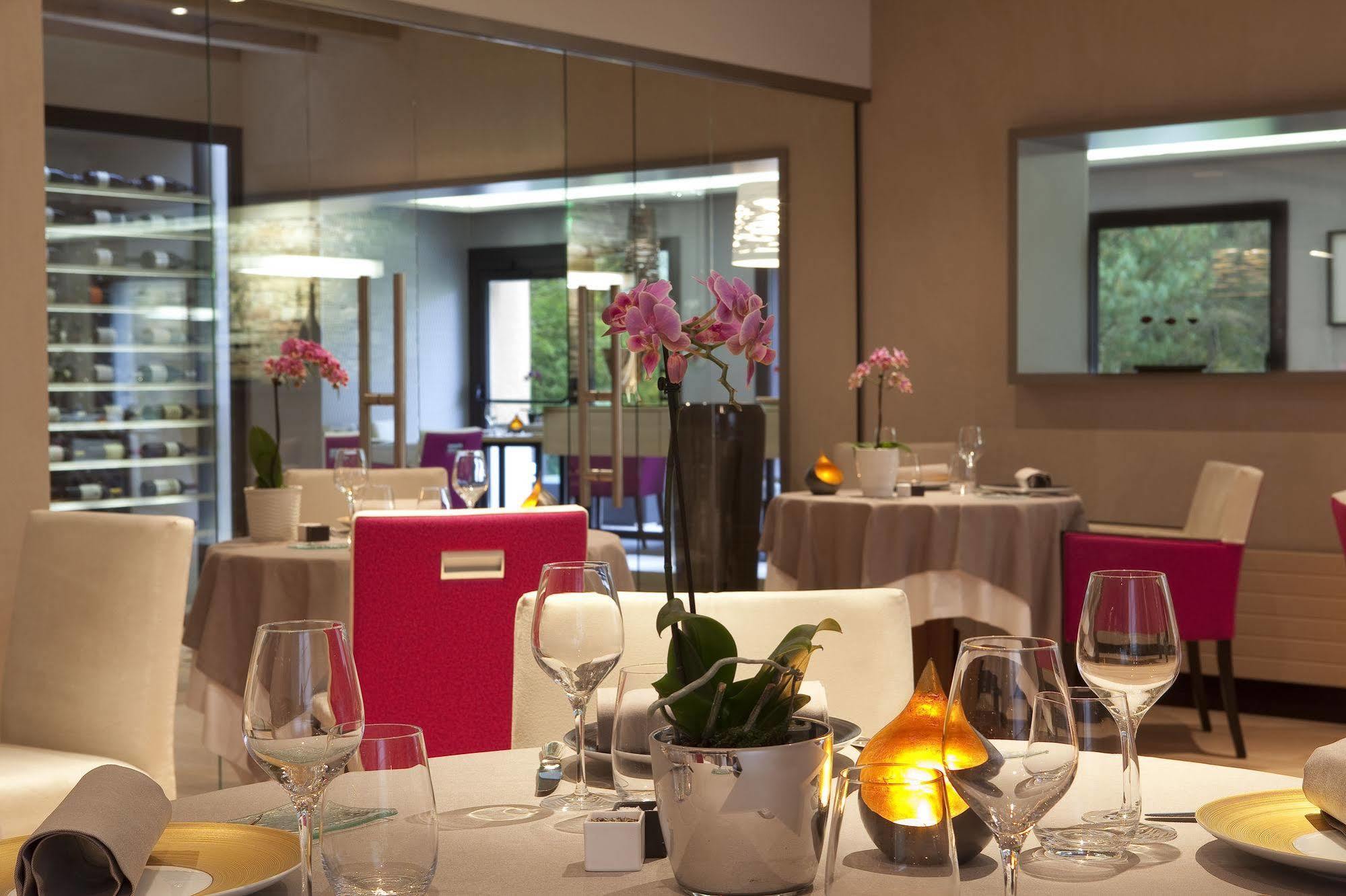 L'Aubiniere Hotel Restaurant & Spa Saint-Ouen-les-Vignes Bagian luar foto