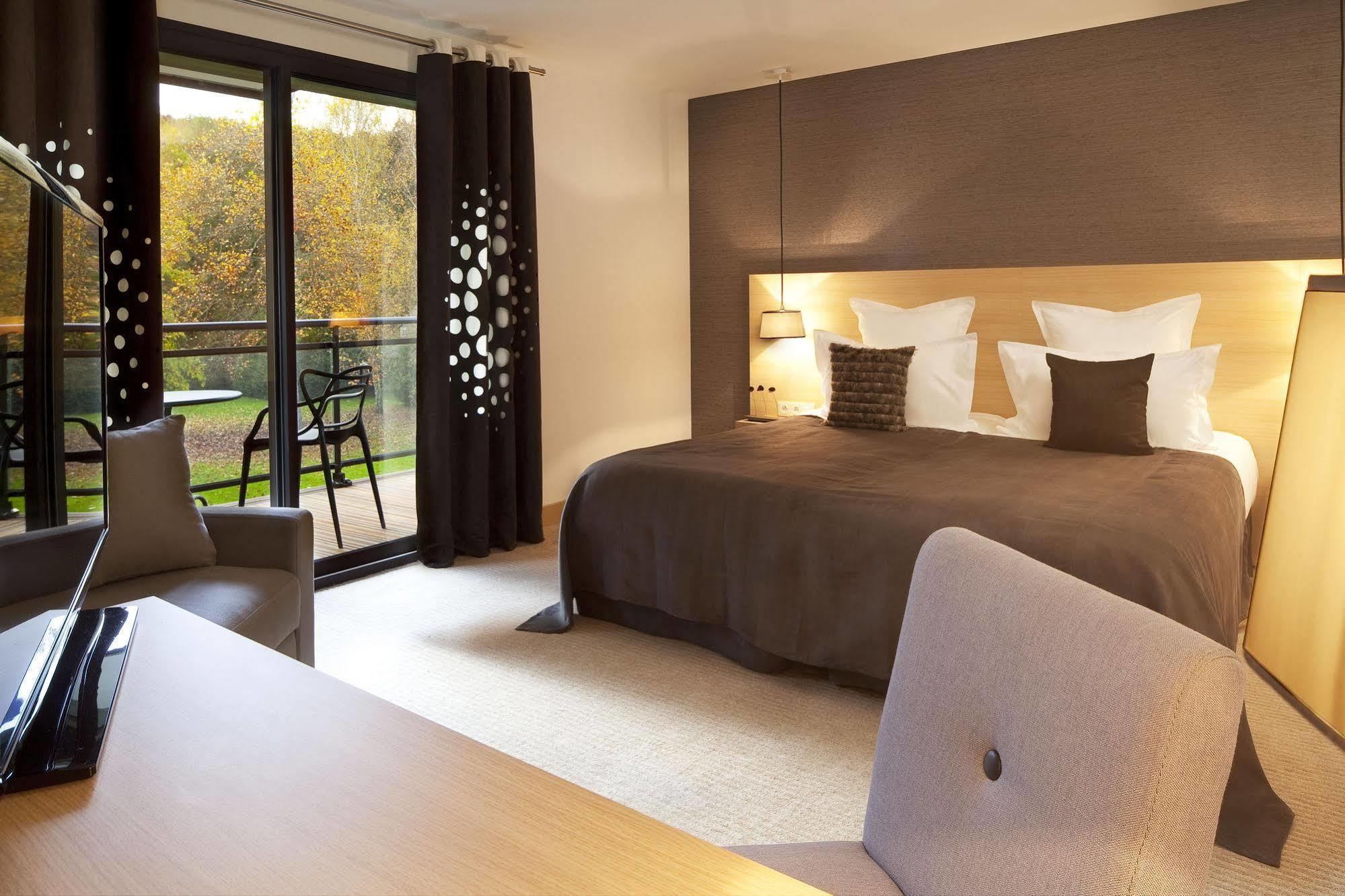 L'Aubiniere Hotel Restaurant & Spa Saint-Ouen-les-Vignes Bagian luar foto