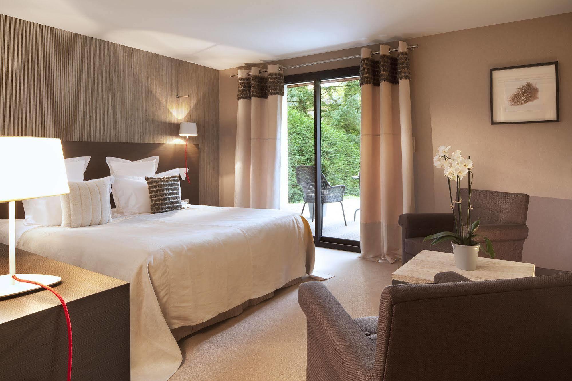 L'Aubiniere Hotel Restaurant & Spa Saint-Ouen-les-Vignes Bagian luar foto