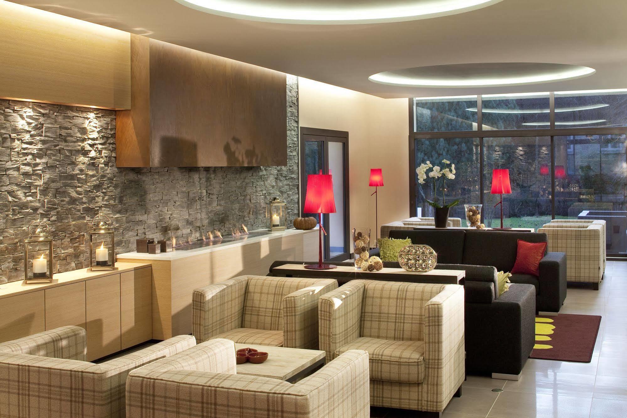 L'Aubiniere Hotel Restaurant & Spa Saint-Ouen-les-Vignes Bagian luar foto
