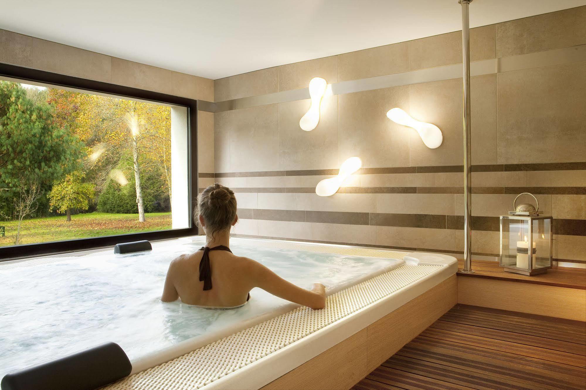 L'Aubiniere Hotel Restaurant & Spa Saint-Ouen-les-Vignes Bagian luar foto